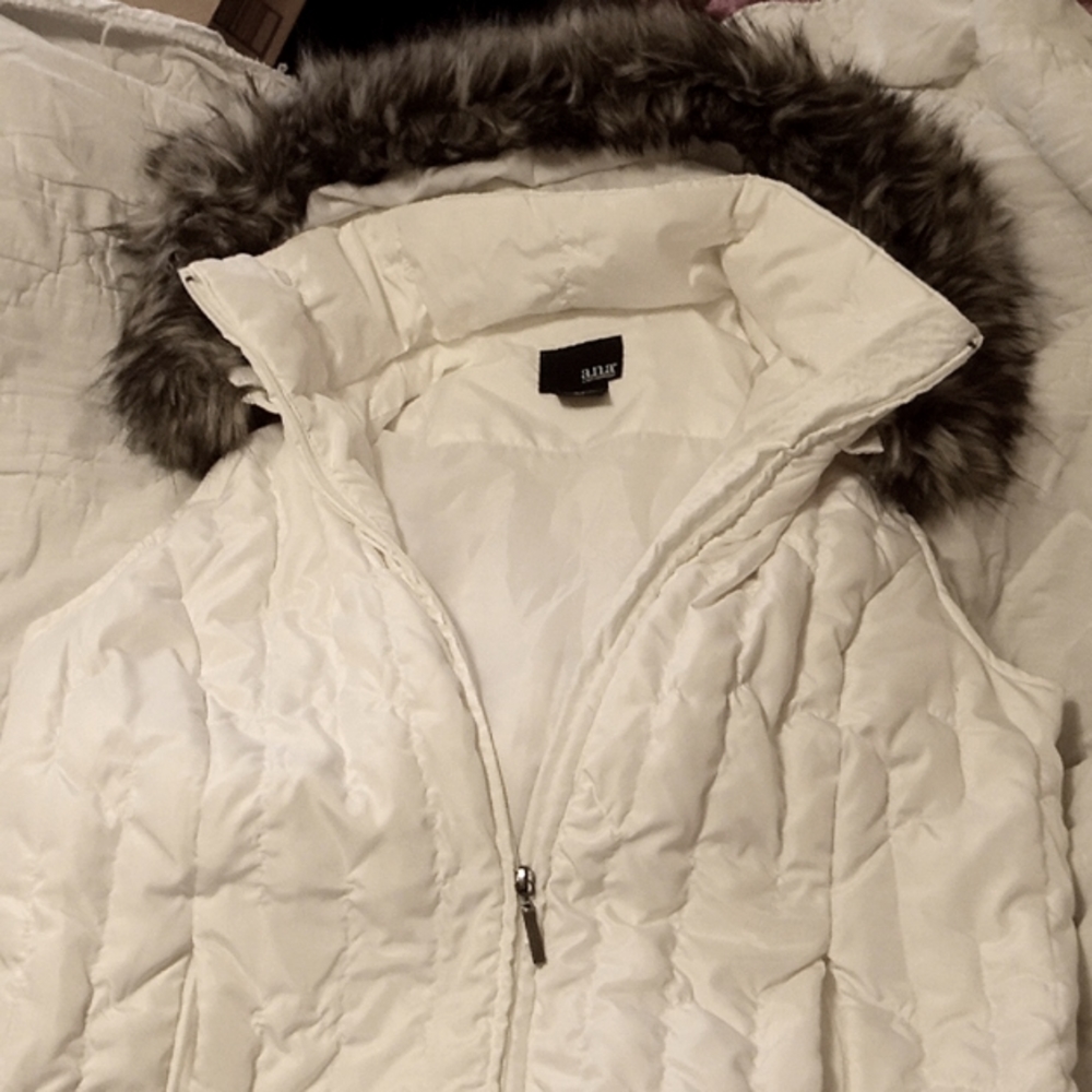 WHITE VEST WITH FUR